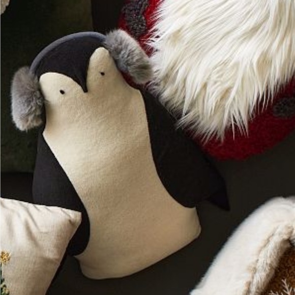 Pottery Barn Sold Out Whimsical Muffy The Penguin From The North Pole New Sealed - Picture 1 of 3